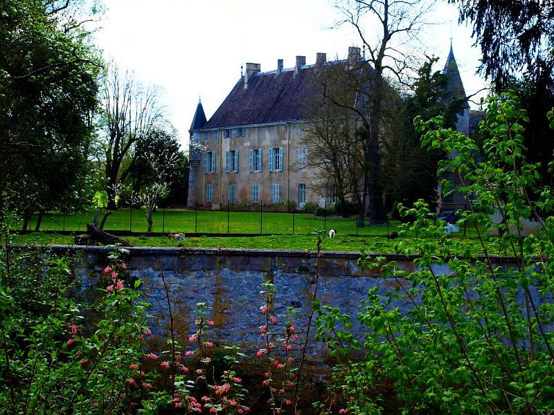 Mellecey : château de Germolles depuis le parc - Saône-et-Loire Tourisme