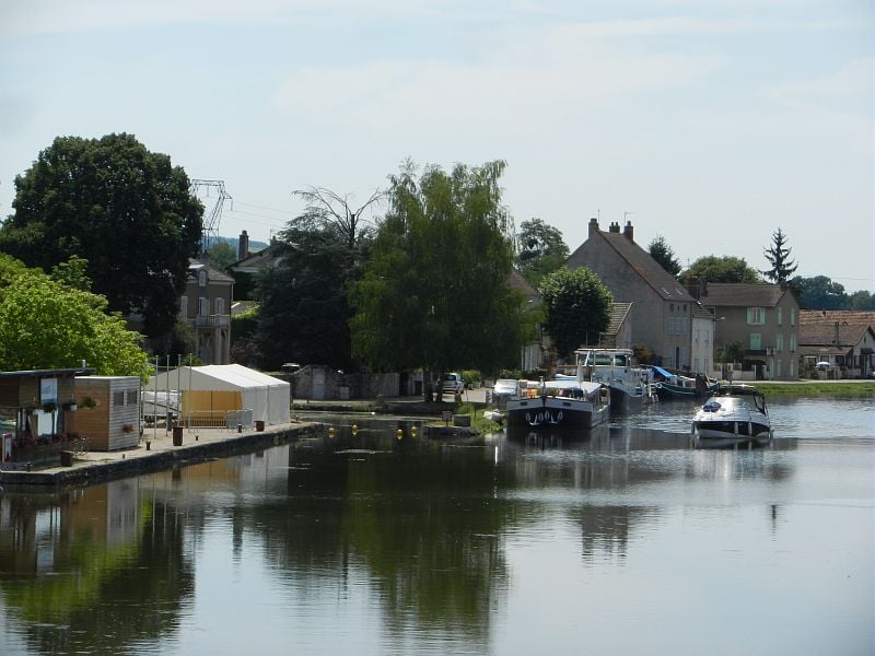 Saint-Léger-sur-Dheune : la halte nautique- Saône-et-Loire Tourisme