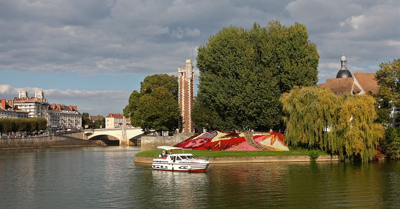 Chalon-sur-Saône : bateau de plaisance sur la Saône - Saône-et-Loire Tourisme