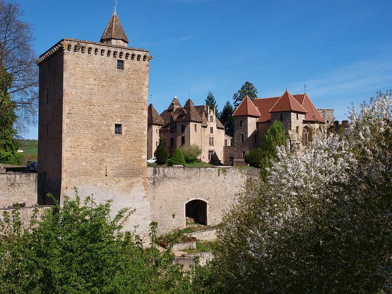 Couches : château de Marguerite de Bourgogne - Saône-et-Loire Tourisme