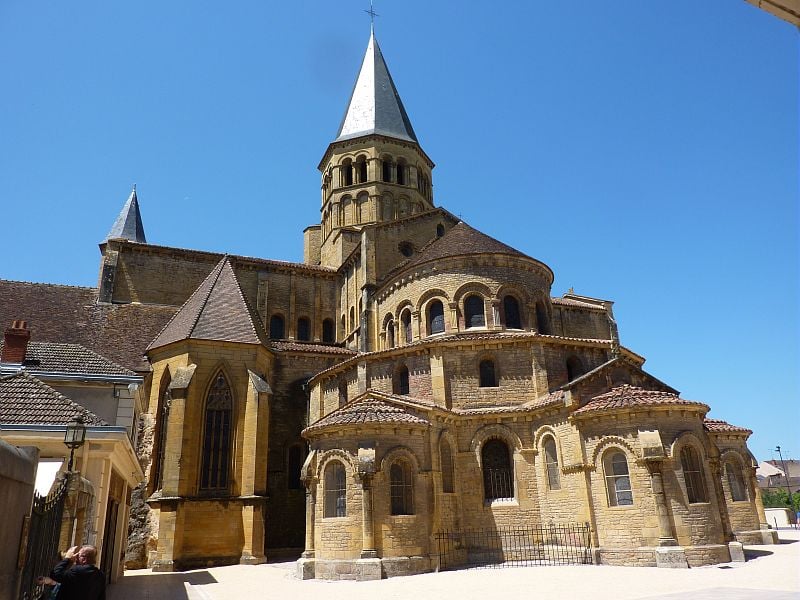 Paray-le-Monial : basilique du Sacré Coeur, chevet - Saône-et-Loire Tourisme