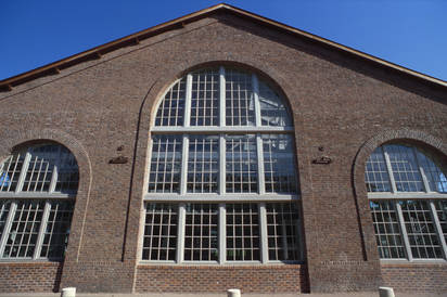 Halle des Grues et Locomotives, actuelle bibliothèque universitaire