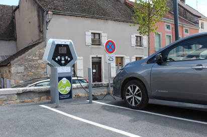 Borne de recharge pour véhicules électriques