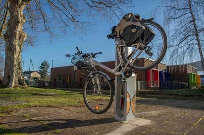Station de gonflage et de réparation pour vélo