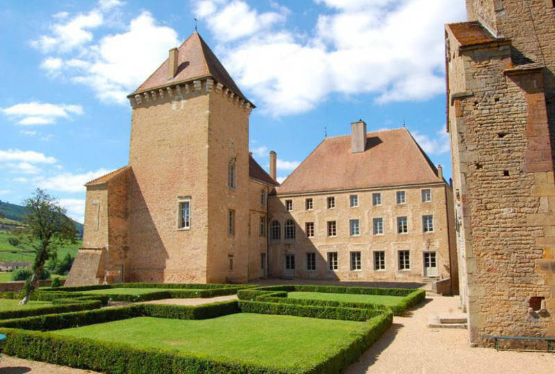 Château de Pierreclos/Cour intérieure du Château