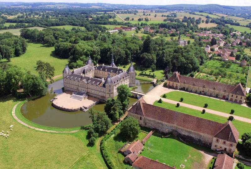 Château de Sully en Bourgogne